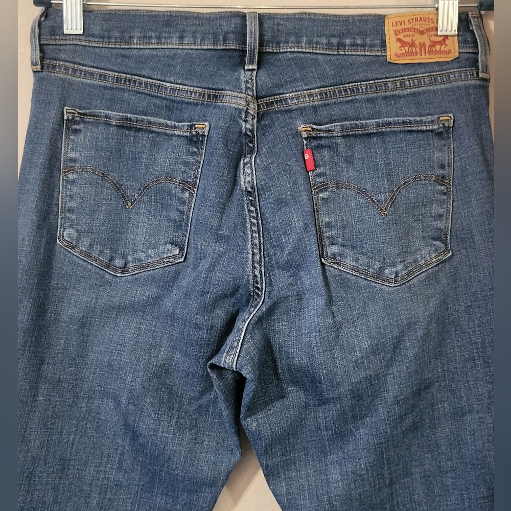 Levi's 311 shaping skinny jeans. Size 30"waist and 32" length. Super soft!